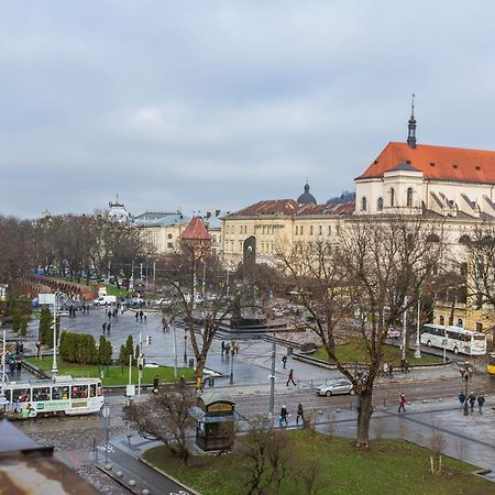 В Центрі Біля Ратуші Вулиця Площа Ринок 11 Lviv Eksteriør bilde