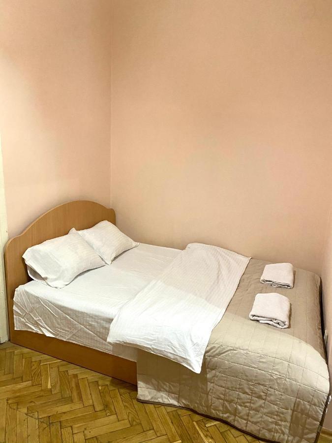 В Центрі Біля Ратуші Вулиця Площа Ринок 11 Lviv Eksteriør bilde