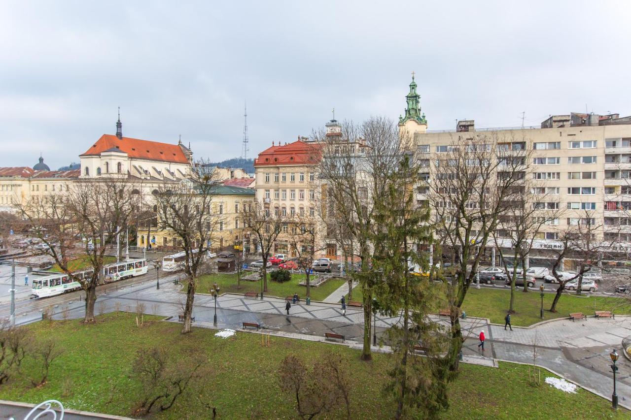 В Центрі Біля Ратуші Вулиця Площа Ринок 11 Lviv Eksteriør bilde