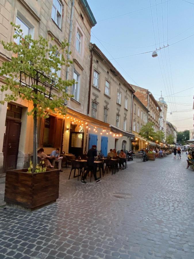 В Центрі Біля Ратуші Вулиця Площа Ринок 11 Lviv Eksteriør bilde
