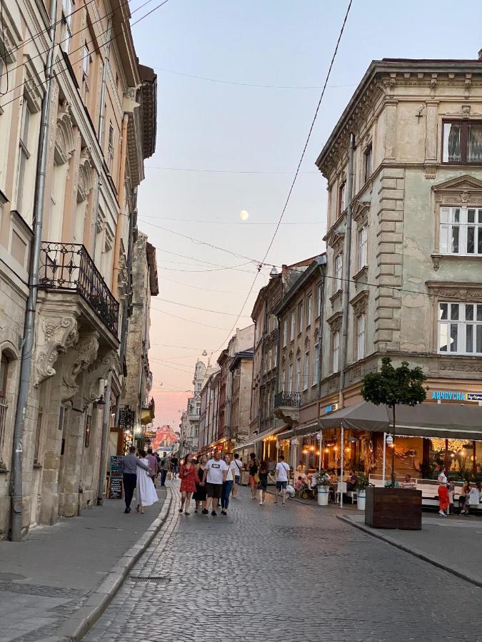 В Центрі Біля Ратуші Вулиця Площа Ринок 11 Lviv Eksteriør bilde